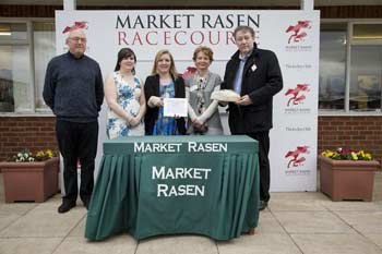 market rasen race day